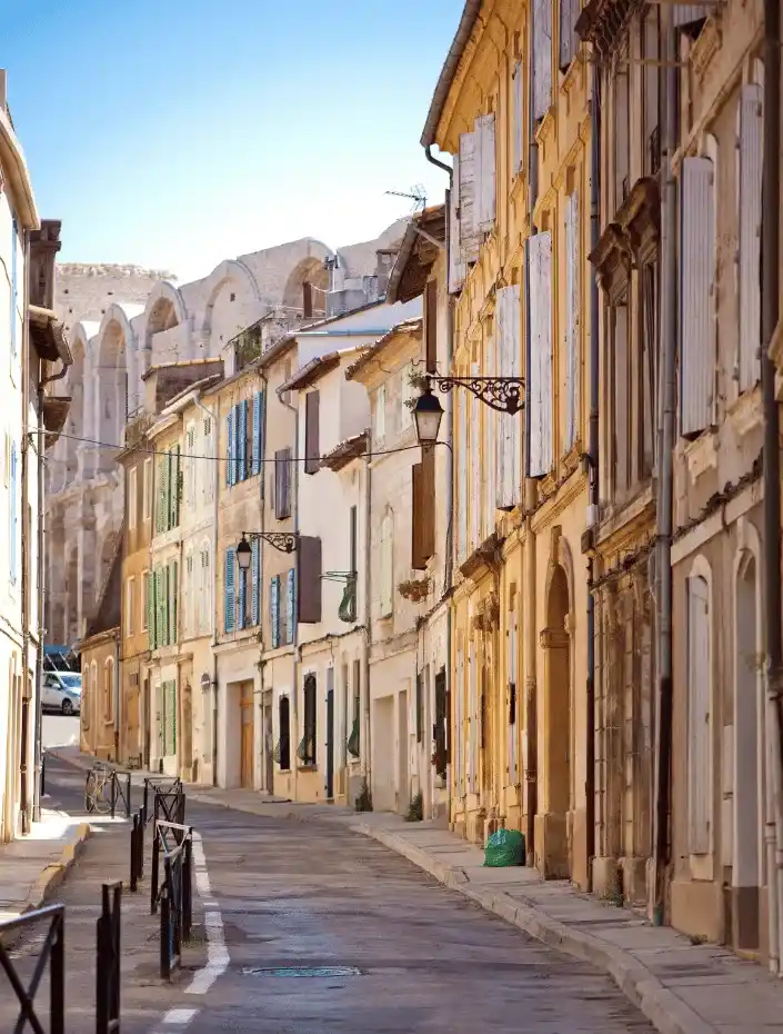 rue dans la commune de arles